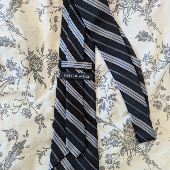 Saks fifth avenue tie - Picture 2 of 2
